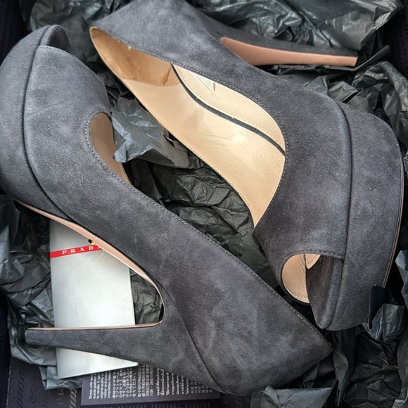 Gorgeous like new heels with dust bag and box sz 38.5 Prada - Picture 2 of 7